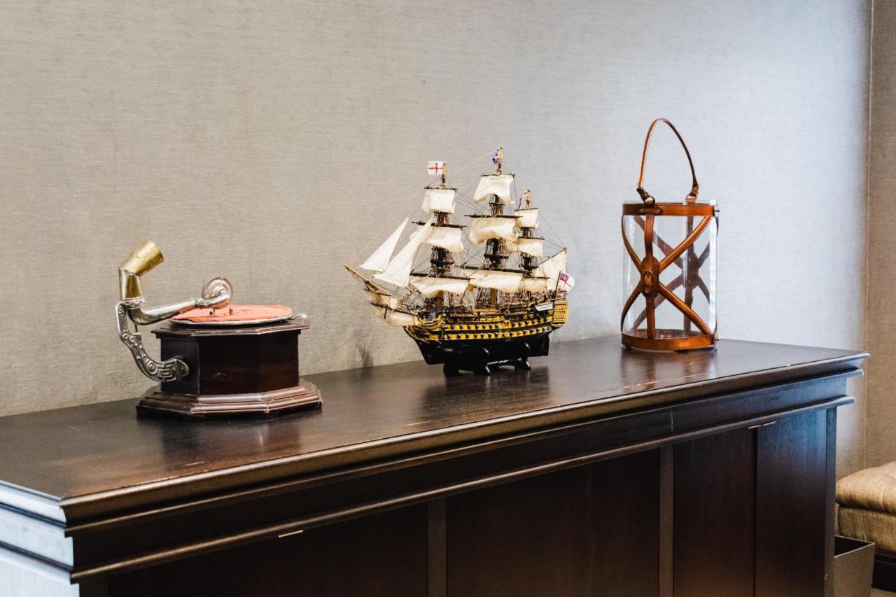 Tredenham Boutique Hotel Блоемфонтейн Екстериор снимка A model of the USS Constitution