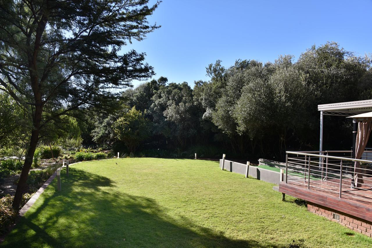 Tredenham Boutique Hotel Блоемфонтейн Екстериор снимка The cricket field at the University of Stellenbosch